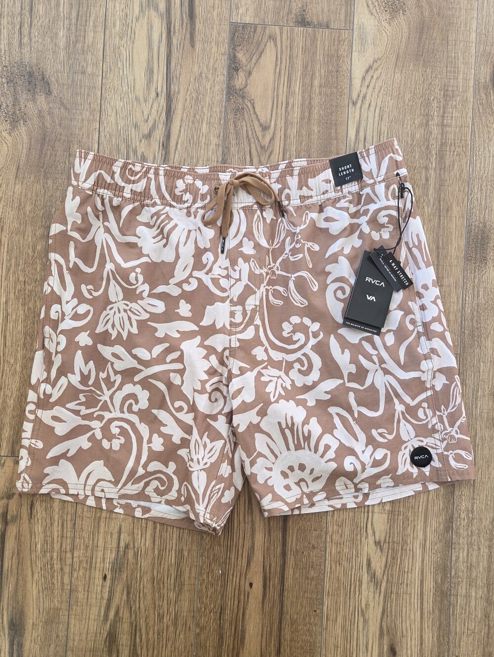 RVCA Atlas Men's Beige Floral Board Shorts Swim Trunks Size M